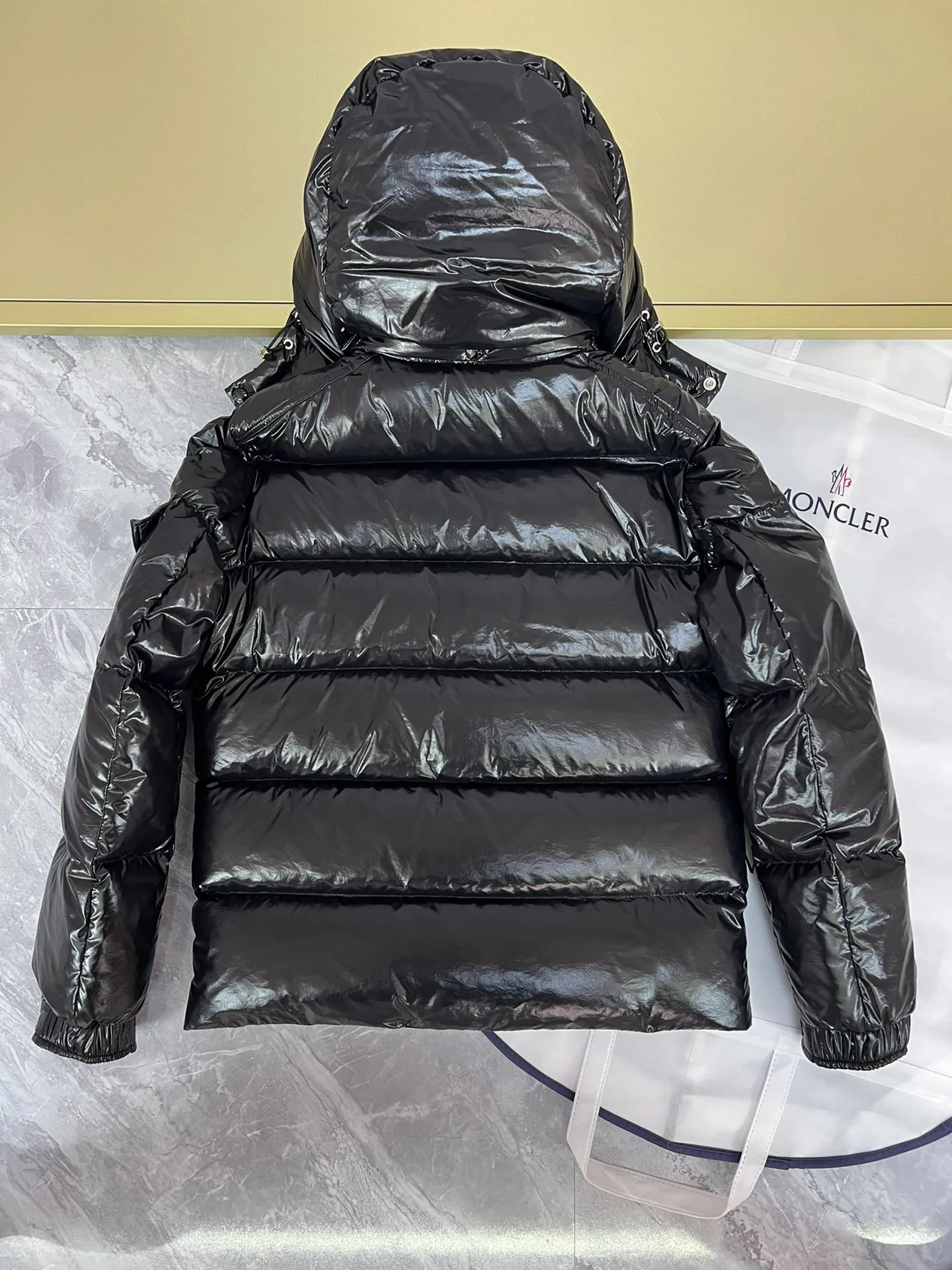 P390 Moncler/ 2026 70 、 。 DNA ， ， 。 Classic ， 、 。 Classic 70 。 Quality， 90 ，Premium Quality ， ，Black ！ Sizes M-3XL